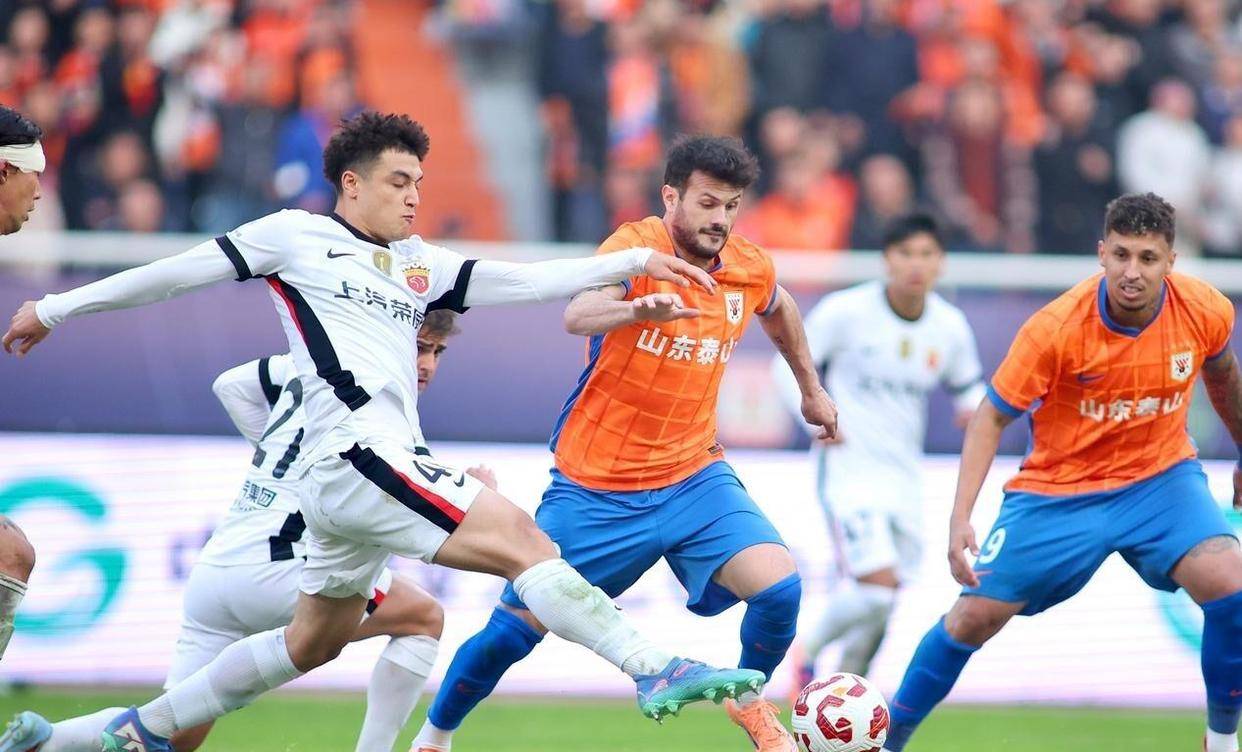 九游游戏旧版本-包含辽宁本钢迎中超关键赛,清晨更衣室发声,悬念犹存,赛程密集仍需轮换的词条